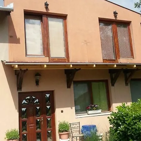 10 Fős Nyaraló Rész Сasa de vacaciones *
